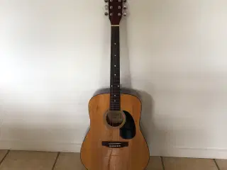 Velholdt akustisk guitar