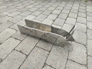 Anker beslag til stævnen