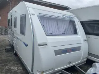 2004 - Adria Adiva 462 PD   Adria med tværvendt dobbeltseng og rundsiddegruppe fra Hinshøj Caravan