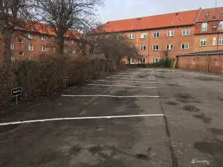 Parkering til leje på Husumvej 133, Storkøbenhavn.