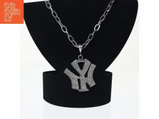 Halskæde med vedhæng (str. 60 cm)