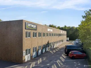 Lagerlejemål med to kontorer