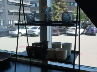 Reol uden indhold