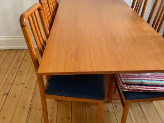 Spisebord inkl 6 stole 