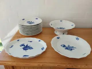 Blå Blomst kantet fade og tallerkner 1. sortering