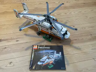 TECHNIC 42052: Heavy Lift Helikopter