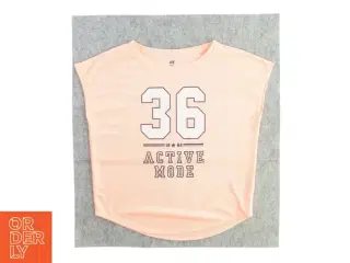 T-Shirt fra H&M (str. 146)