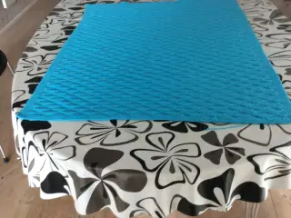 Ny strikket tæppe/plaid