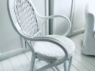Ældre kurvestol med patina 