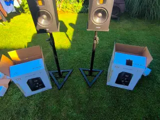 Komplet monitor-setup: Adam T7V + XLR, strøm og st