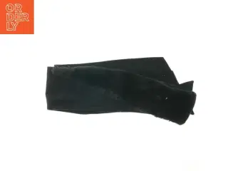 Sort tørklæde med faux pelskant (str. 200x15 cm)