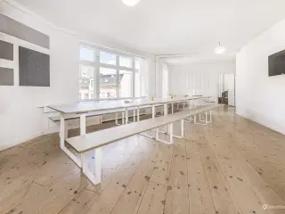 Lyst kontor med god rumfordeling i Vestergade