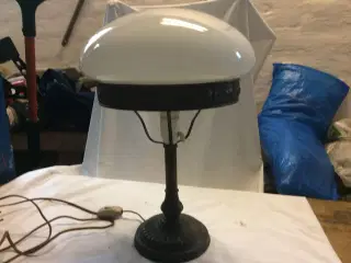 Ældre bordlampe sælges