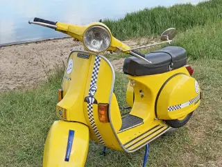 Vespa P150X  