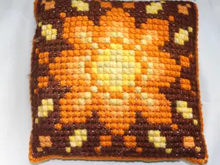 Sofapude med broderi