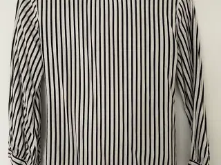 Bluse med fine striber 