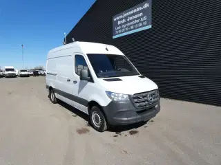 Mercedes-Benz Sprinter 316 2,1 CDI A2 H2 RWD 163HK Van 6g