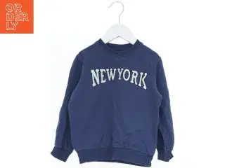 Blå sweatshirt med &#39;New York&#39; fra VRS (str. 104)