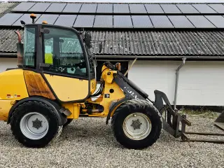 Volvo L25B / årg. 2006 / 4500 timer / 2 redskaber