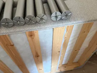 2 boxmadrasser 90 x 200 med metalben 