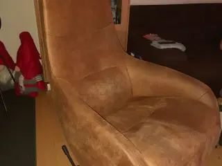 Lænestol med indbygget skammel og vip  2år gammel 