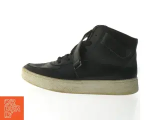 Sort høj sneaker fra Mango (str. 40 )