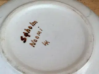 Søholm. Thestel af hvidt keramik