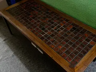 2 stk. ens teaktræs kakkelborde