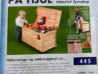 Helt ny og uåbnet legetøjskasse på hjul