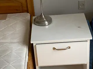  Sengeborde og lamper 2 stk