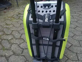 Hundeklapvogn og transport taske i et