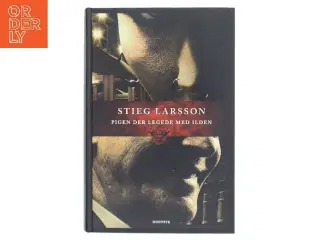 Pigen der legede med ilden af Stieg Larsson (Bog)