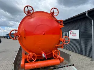 - - - 5-6000 liters container tank. Vandvogn