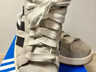 Crystal White Adidas Campus 00s str 42 2/3
