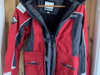 Musto sejler jakke og Marinepool sejlerbukser kvin