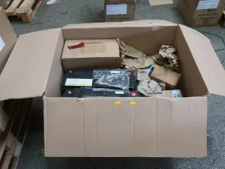 2 stk. batterier m.m.