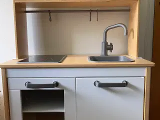 Ikea legekøkken med diverse køkkenting