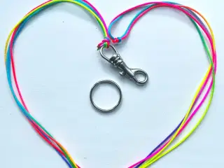 Regnbuefarvet nøglesnor / keyhanger / nøglering