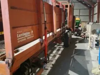 - - - Halm udlægger