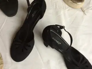 4 par, pr par 30-50 kr eller alle 4 par til 125 kr