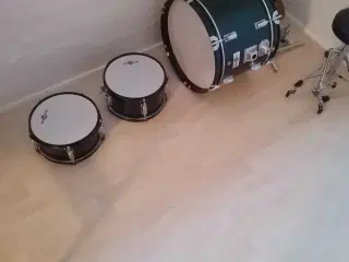 Trommer med tilbehør 
