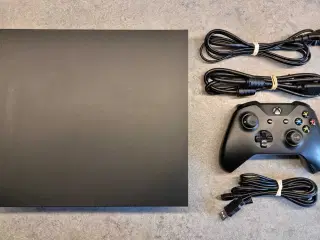 Xbox One X 1Tb i original indpakning