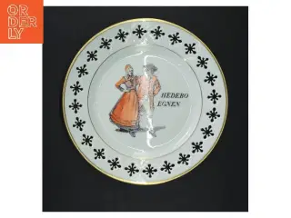 Dekorativ tallerken med Hedelbo Egnen motiv fra Bing Og Grøndal (str. Ø 22 cm)