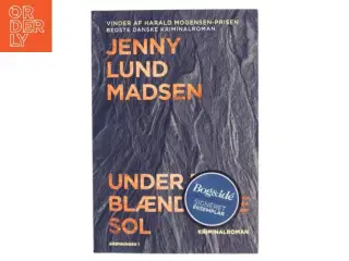 Under en blændende sol : kriminalroman af Jenny Lund Madsen (Bog)