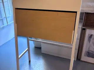 Skrivebord el. Kreabord til børneværelset. 