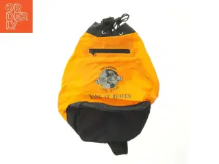 Orange rygsæk med frontlomme fra Universal (str. 47x39 cm)