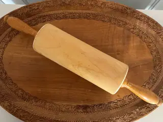 Klassisk kagerulle i naturfarvet træ  – 43 cm