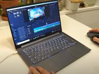 Lenovo Yoga 7 slim.