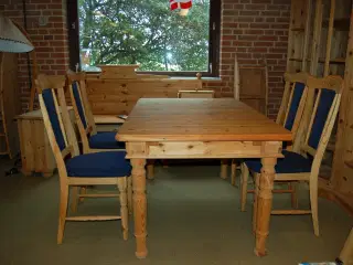 Spisebord fyr træ