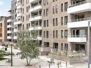 Familievenlig 5-værelses bolig med altan, København S, København